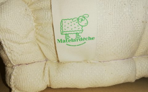 etiquette_matelardeche_sur_matelas